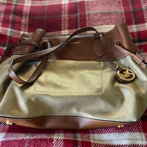 Michael Kors beautiful new purse - Picture 1 of 5